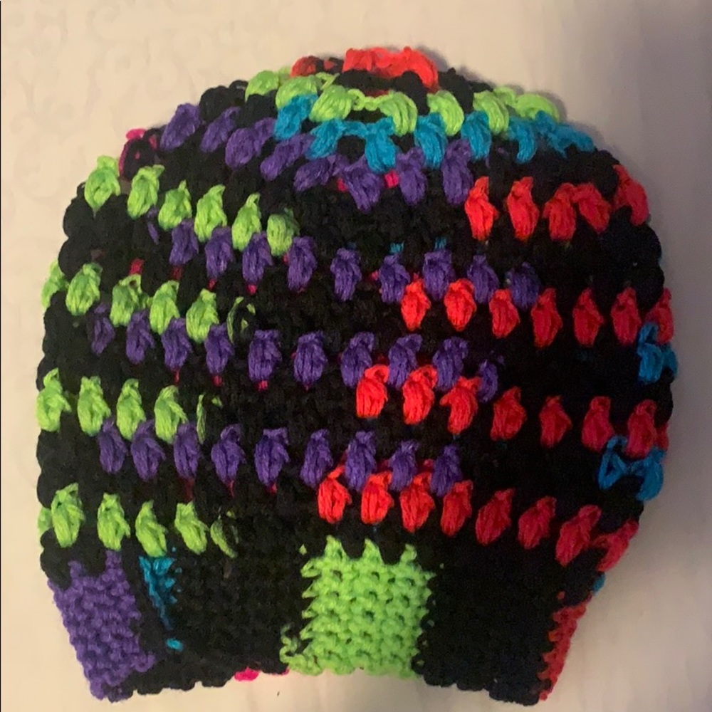 Neon slouchy beanie 🖤